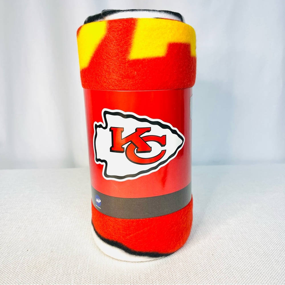 Swiftie and KC Chiefs Bundle with Throw, bag and Necklace with Guitar Charm - Picture 3 of 10